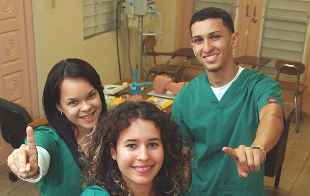 foto estudiantes de emergencias medicas