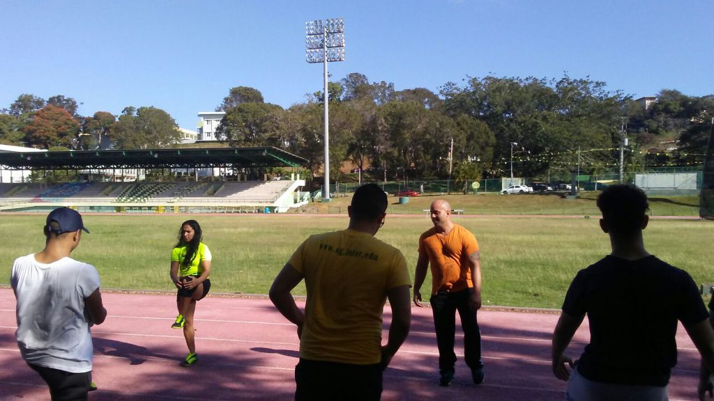 estudiantes entrenando